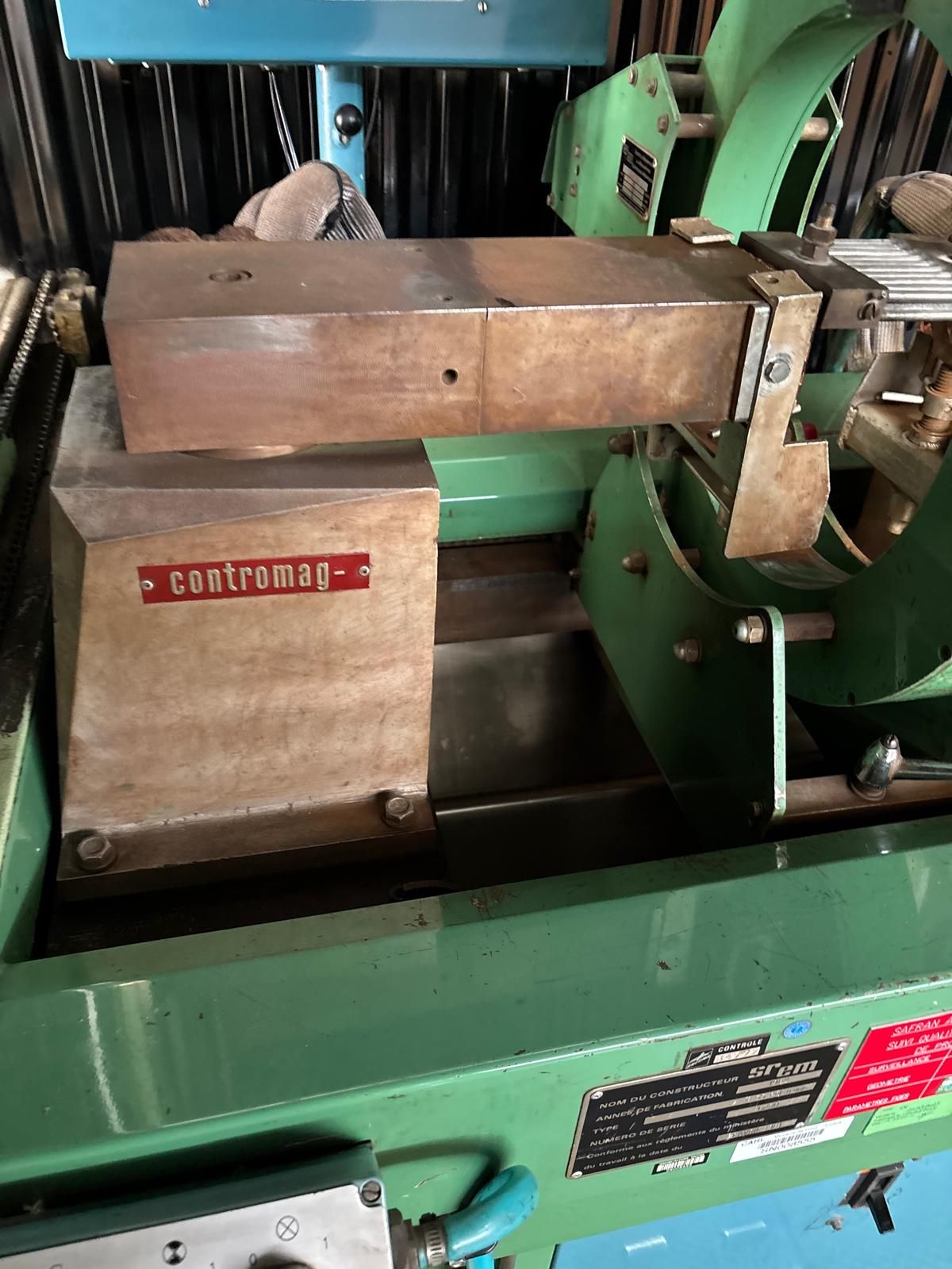 Cabine de ressuage avec pistolet de poudrage électrostatique